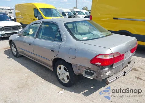 2000 Honda Accord 2.3 Ex z USA, uszkodzony, nr VIN 1HGCG6573YA040131